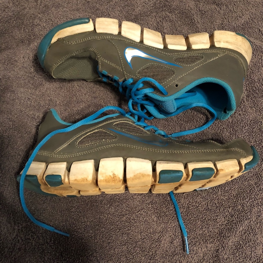 Nike's - Picture 2 of 6